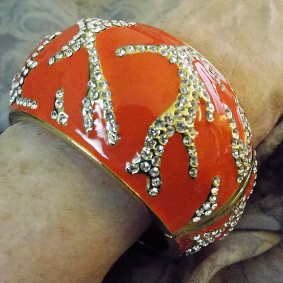 NEW ORANGE ENAMEL RHINESTONE "BRANCHES OF CORAL" RUNWAY CLAMPER BRACELET 32 - Picture 4 of 4